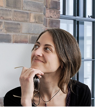 headshot of Ingrid (Portrait photo)