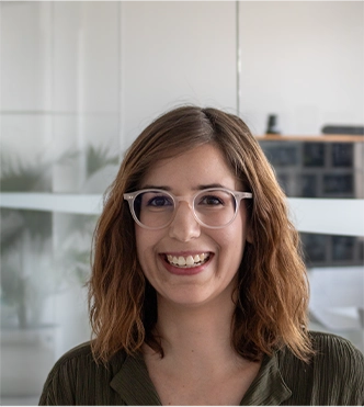 headshot of Lena (Portrait photo)