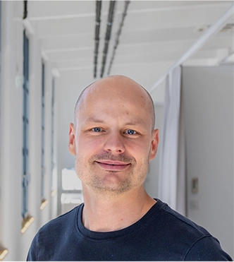 headshot of Stefan (Portrait photo)