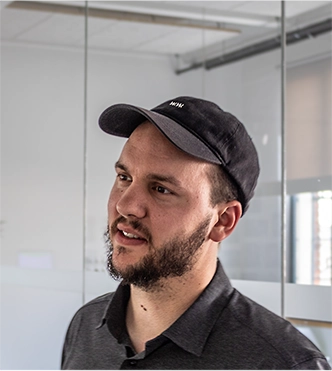 headshot of Stefan (Portrait photo)